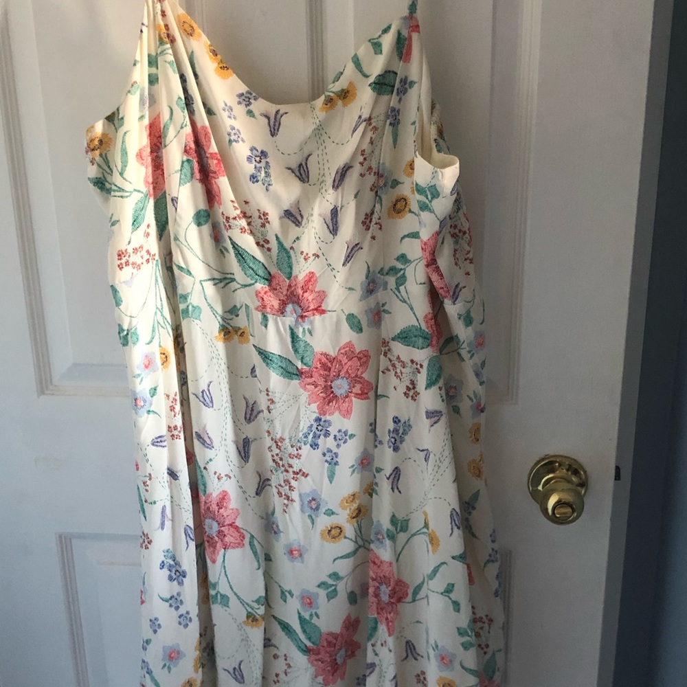 Old Navy White Flower Strap Dress